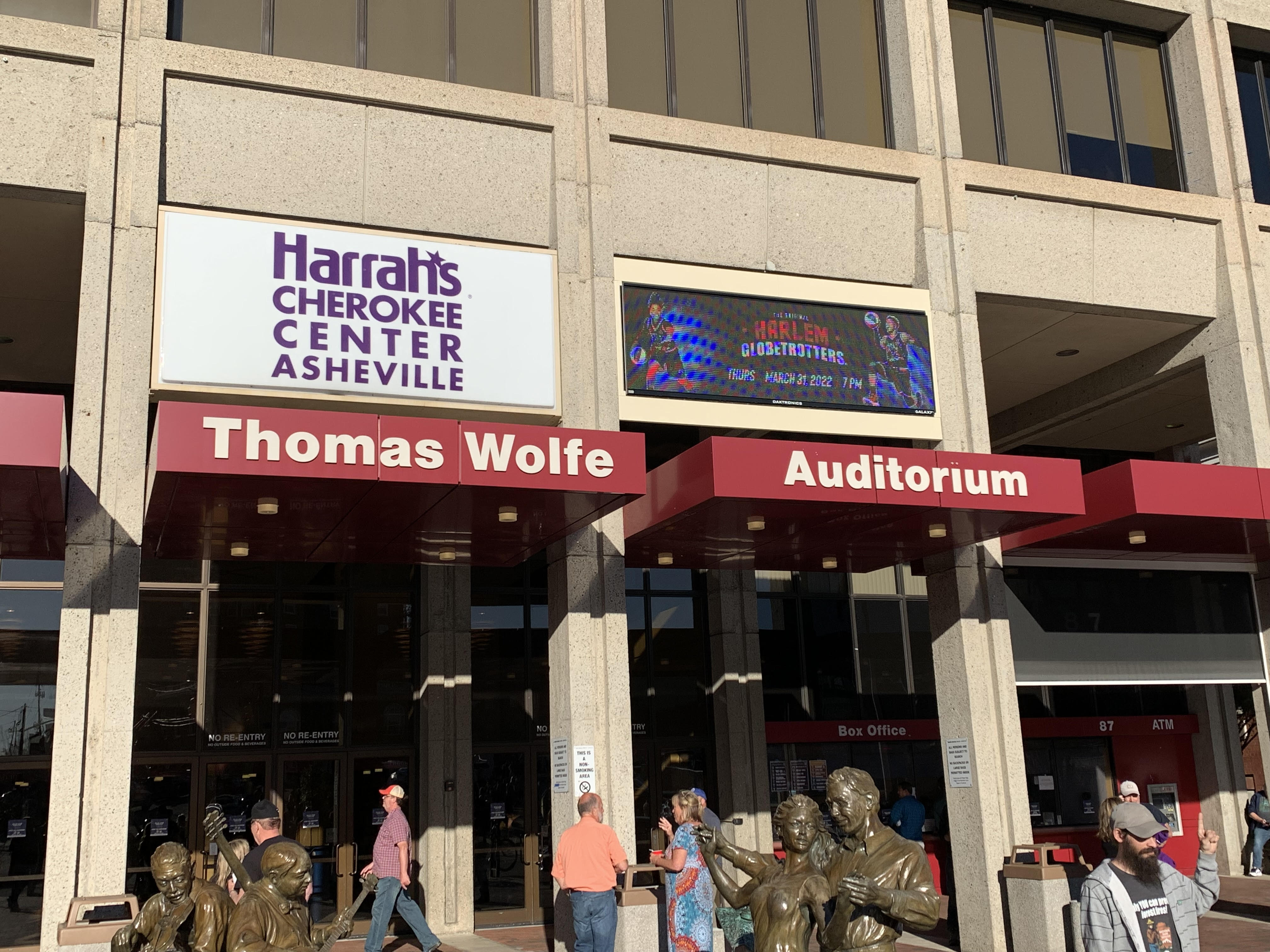 BobWeirAndWolfBrothers2022-03-24ThomasWolfeAuditoriumAshvilleNC (2).jpg